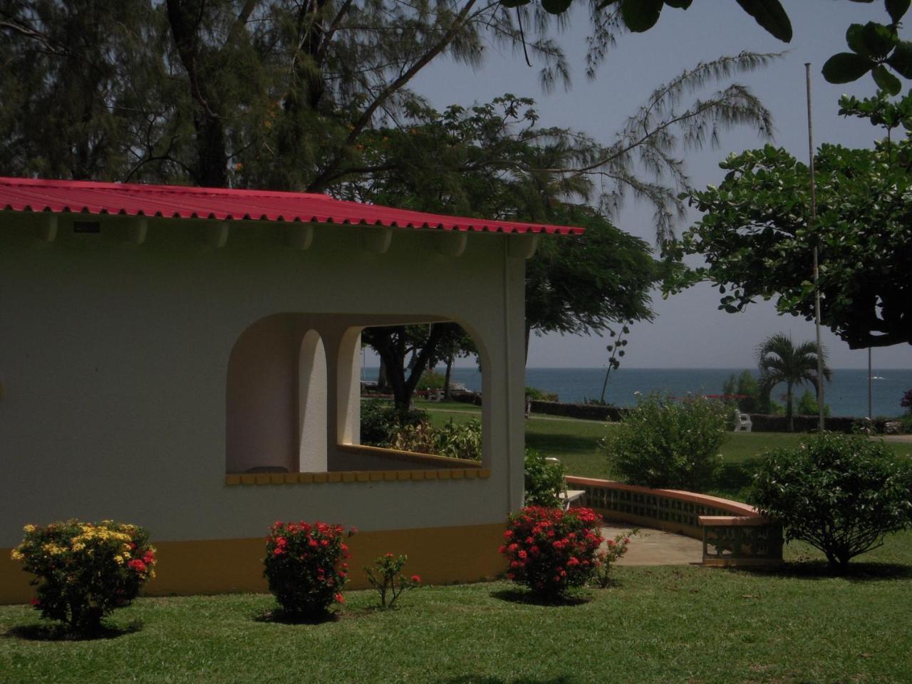 Crown Point Beach Hotel Exterior foto
